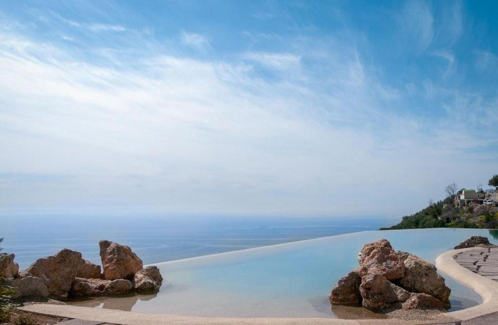 โมนาสเตโร ซานตาโรซา โฮเต็ล แอนด์ สปา Hotel กองกาเดมารีนี ภายนอก รูปภาพ