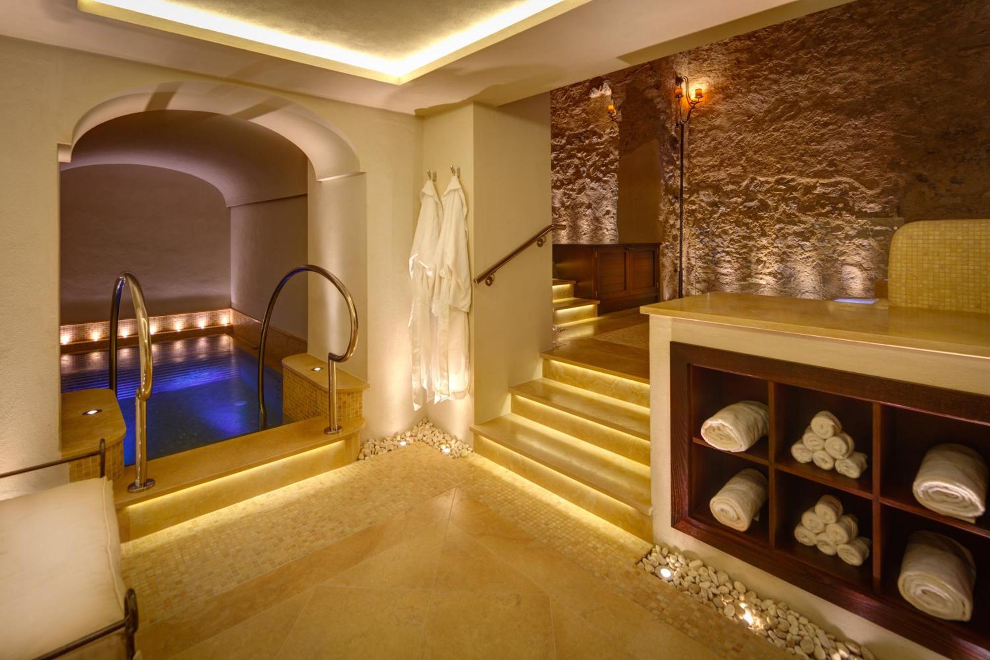 โมนาสเตโร ซานตาโรซา โฮเต็ล แอนด์ สปา Hotel กองกาเดมารีนี ภายนอก รูปภาพ