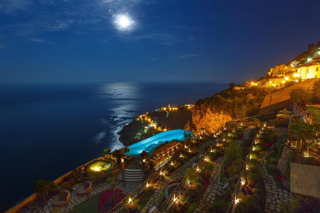 โมนาสเตโร ซานตาโรซา โฮเต็ล แอนด์ สปา Hotel กองกาเดมารีนี ภายนอก รูปภาพ